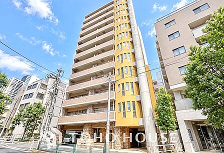 ここに集まる家族の会話と笑顔が絶え間なく続く幸せな空間。
