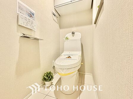清潔感あふれる快適なトイレ。毎日を心地よく過ごせるおすすめポイントです。