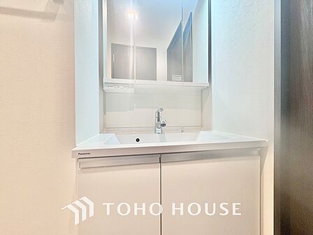 【WASHROOM】◆快適◆煌びやかな暮らしの中にも忘れたくない快適さ。大きな収納が助けてくれます。