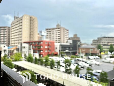 【BALCONY】◆BLUE SKY◆自然の心地よさに包まれる。大開口の外に広がるのは爽やかな青空。