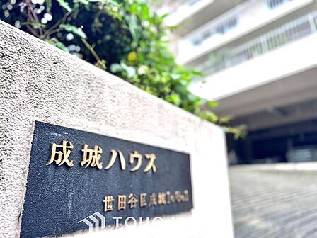 【Entrance】お洒落な玄関で出かけるときも帰って来る時もいい気分になれます。