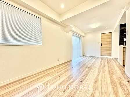 叶えたかったのは落ち着きのあるナチュラルな風合い、そして開放感があるリビング。優雅な気分に浸れる幸せな時間を家族が自然と集まりたくなるこの空間で。