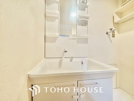 【WASHROOM】◆快適◆煌びやかな暮らしの中にも忘れたくない快適さ。大きな収納が助けてくれます。