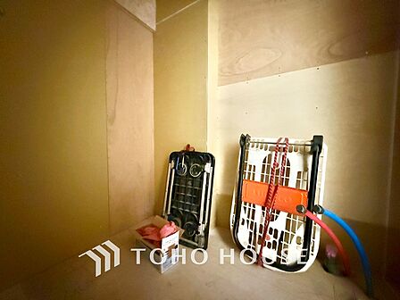 ◆トイレ◆トイレも全て新品に交換されており、清々しく新生活を始めることができます。白基調の清潔感のある空間に生まれ変わりました。