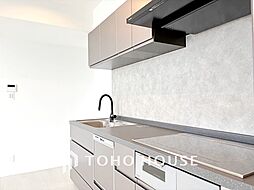 【KITCHEN】◆ワクワク◆開放的で機能性も高いシステムキッチン。お子様は毎日のご飯にワクワク！