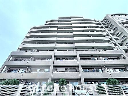 漂う上質な空気感、マンションに入れば「おかえりなさい」と笑顔で迎えてくれるエントランス。最良の心配りを感じるマンションでした。
