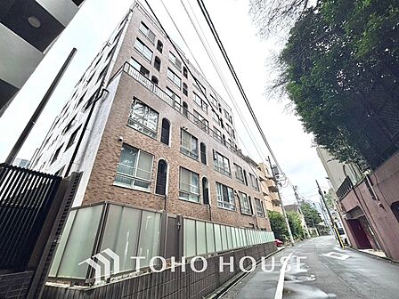 漂う上質な空気感、マンションに入れば「おかえりなさい」と笑顔で迎えてくれるエントランス。最良の心配りを感じるマンションでした。