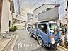 外観：幾度となく通い続ける道。小さな花、木々のざわめき。毎日の生活をあざやかに彩ってくれる。そんな想像をかき立てられる。
