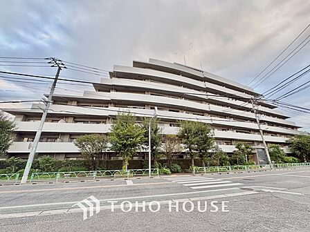 愛しさと、切なさと、心強さと。いつもそばで共感してくれる、恋人のような存在。そんな部屋で生きて行きたい。