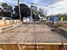 外観：◆青空のもと陽光が注ぐ整地済み敷地◆境界がはっきりとした平坦な地形でプランの検討もスムーズ。周囲の建物との距離感も把握しやすく、陽当たりや通風を考慮したこだわりの住まいづくりを実現できます。