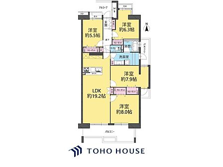 【house the light is illuminat】採光と風 家事導線も比較的良好で、風通しの良さで過ごしやすい麗(うら)らかな気分にさせてくれるリビング