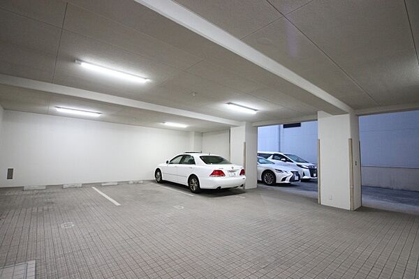 画像8:駐車場