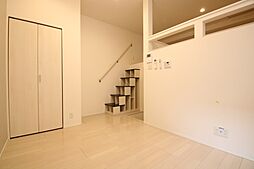 サダルスウド 102 1階1Kのリビング/ダイニング