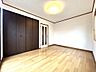 洋室：大きなクローゼットで収納も安心。お部屋を広々使える快適な住空間。