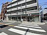 周辺：セブンイレブン大阪小松2丁目店 徒歩8分。 590m