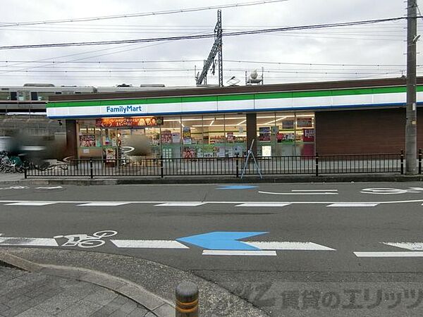 画像22:ファミリーマート茨木三島中学校南店 徒歩9分。 700m