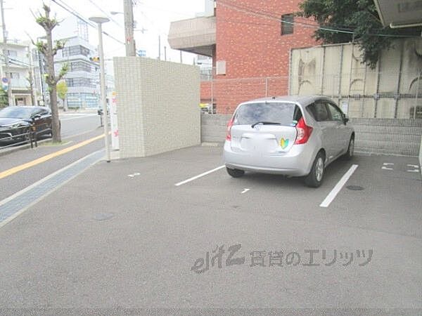 画像14:駐車場