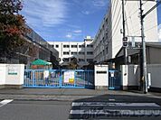 高槻市立西大冠小学校 徒歩17分。 1310m