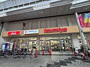 イズミヤ淡路店 徒歩9分。 720m