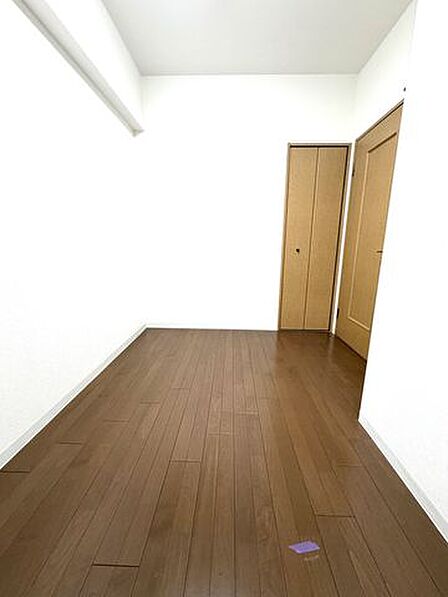 ベッドルームでもお子様の勉強スペースでも、様々な使い方ができます。