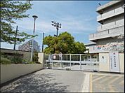 中学校「吹田市立山田東中学校まで376m」