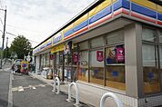 コンビニ「ミニストップ吹田佐井寺1丁目店まで588m」