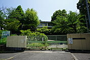 小学校「吹田市立津雲台小学校まで615m」