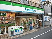 ファミリーマート小豆沢環八通り店 810m
