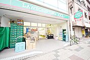 ローソンストア100戸田喜沢店 587m