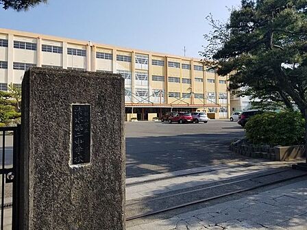 静岡市立清水第二中学校≪教育目標≫高い知性　豊かな心情　じょうぶな体≪重点目標≫本気の挑戦●児童数（2023年度）…630名 1250m