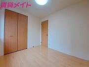 同型反転部屋写真です。
