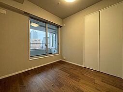 【内装】洋室約4.3帖。趣味の部屋としても、仕事部屋としても活用できます。テレワークなどでも使いやすい仕様です。