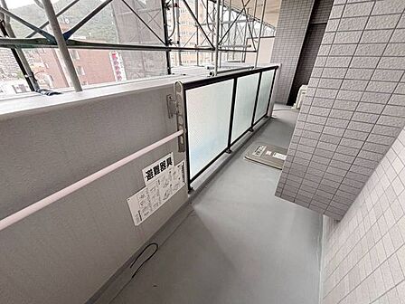 《バルコニー》横に広くなったバルコニー。日当たりも望めるのでお部屋の中も明るくなります!