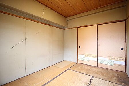 ■隣のお部屋の扉を開放しリビングとして広くお使い頂く事も可能です♪