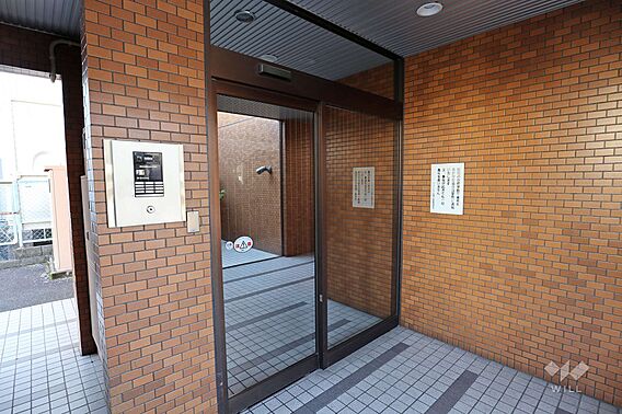 エントランスは...