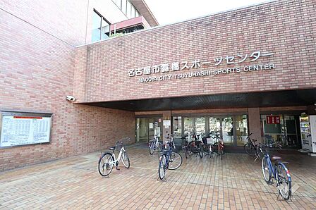 露橋公園と露橋スポーツセンターの外観