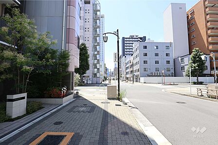 敷地北側の前面道路(東側から)