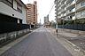 その他：敷地南側の前面道路（東側から）