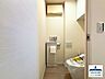 トイレ：トイレは手洗い一体型で、使用後すぐに手を洗える衛生的な設計。最新の温水洗浄機能で、いつでも清潔・快適です。