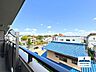その他：4階バルコニーからの景色はさえぎるものがほとんどなく、遠くまで見渡せます。心地よい風を感じながら、リラックスタイムやテレワークスペースとしてもご利用いただけます。