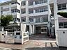 周辺：万場小学校　約500ｍ　徒歩約7分