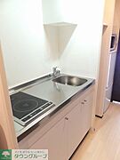 収納や調理スペースを広く確保しています。