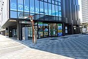 ファミリーマート岩槻駅東口 徒歩14分。 1100m