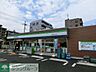 周辺：ファミリーマート本町五丁目店 徒歩8分。コンビニ 620m