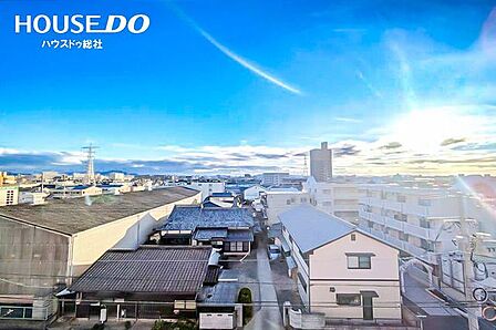 高層階の住まいは外からの視線が気になりにくい点も魅力です♪落ち着いて過ごせる時間を作れます♪