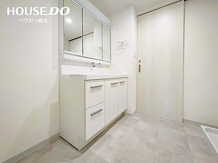 収納豊富な洗面所☆タオルや洗剤、身支度用品をまとめやすく、洗面まわりをすっきり保てます◎
