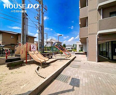敷地内の遊具スペース!子育て世帯にはうれしいポイント♪