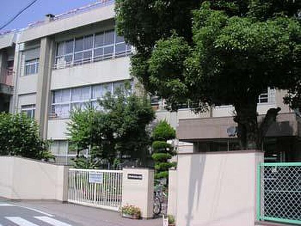 画像28:小学校「和歌山市立和佐小学校まで1611m」