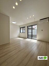 ウエストヒルズIII 1階ワンルームのリビング/ダイニング