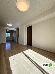 レッド　スイートピーII 102 1階1LDKのリビング/ダイニング